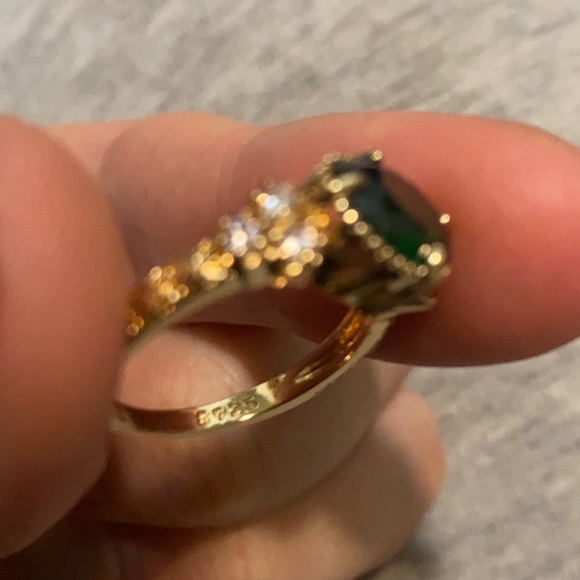 New 18k gold plated engagement ring set - Picture 7 of 7